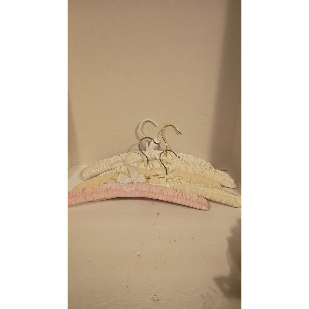 Vintage Padded Satin Hangers Set of 5 RibbonBows. Victorian Elegance Grandmacore